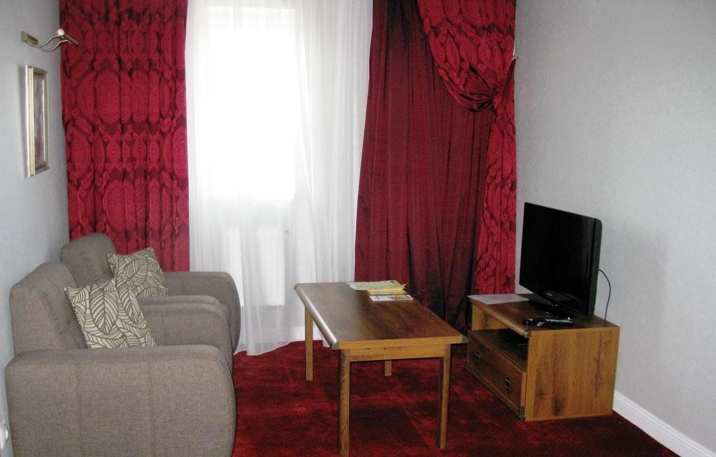 Kera Hotel Nesterenki Quarto foto